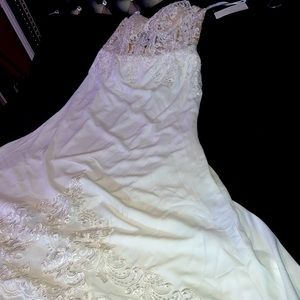Brand new Galina Signature lace wedding dress!! Beautiful Dress!